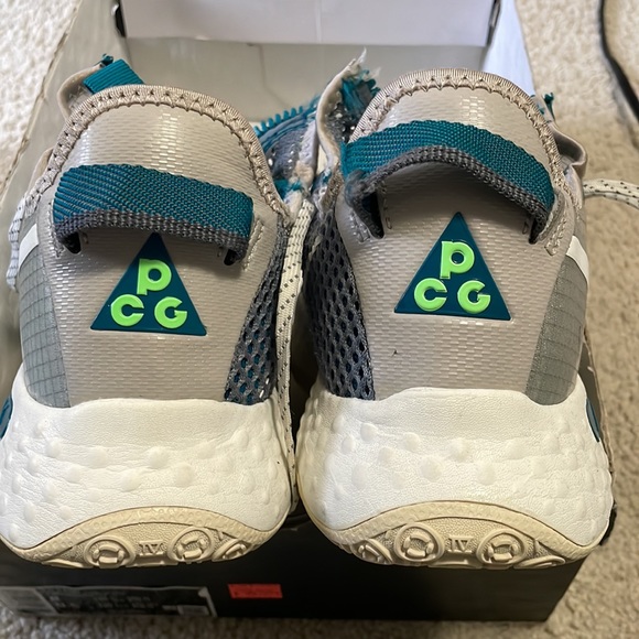 Men's Basketball Shoes - Picture 3 of 6